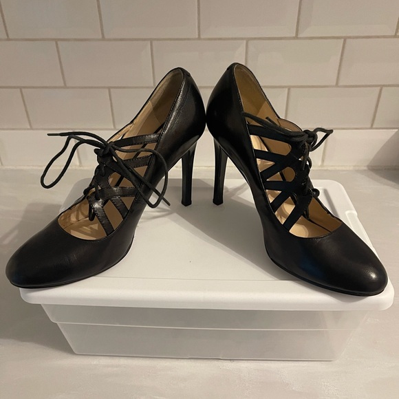 Nine West Black Heel with Straps Size 7.5 - Picture 3 of 6